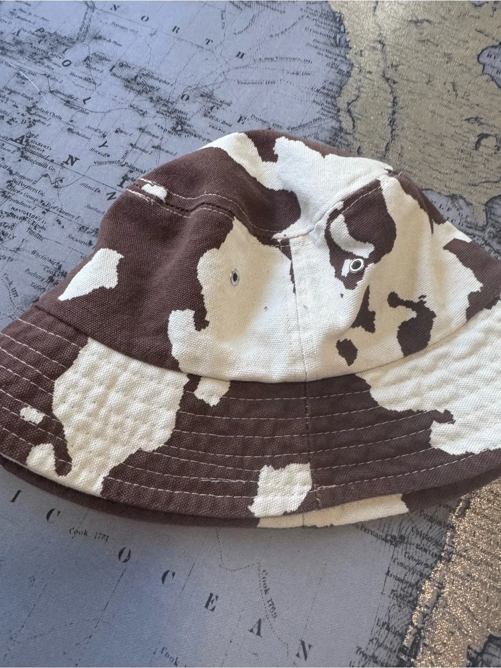 urban outfitters Y2K Bucket Hat Brown Animal Print Cow. 100% Cotton